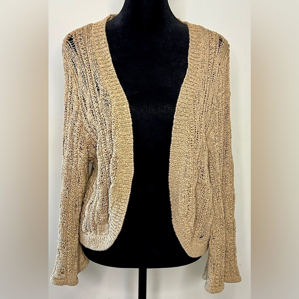 Lane Bryant open knit shrug cardigan beige/gold
Slight bell sleeves
18/20 
EUC